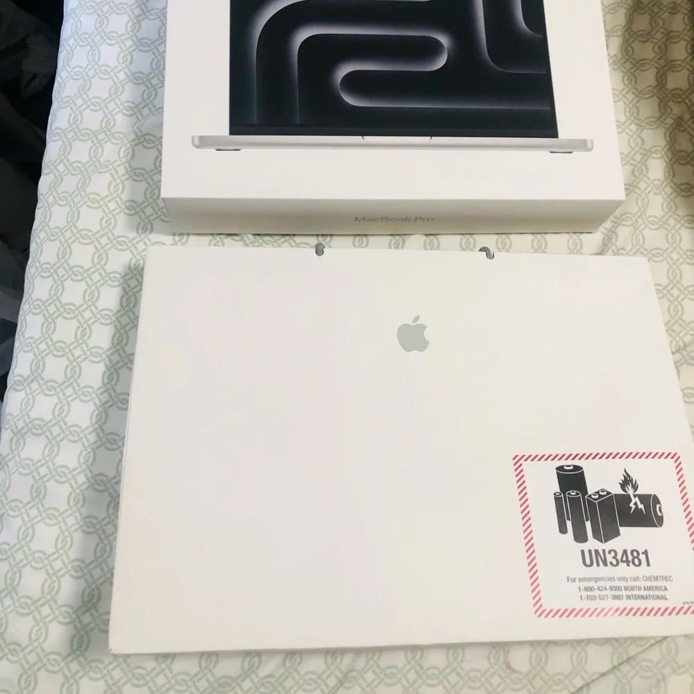 Apple image shows
